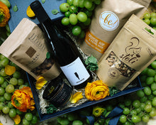 Load image into Gallery viewer, Wine O’Clock Chardonnay 2020 Gift Box